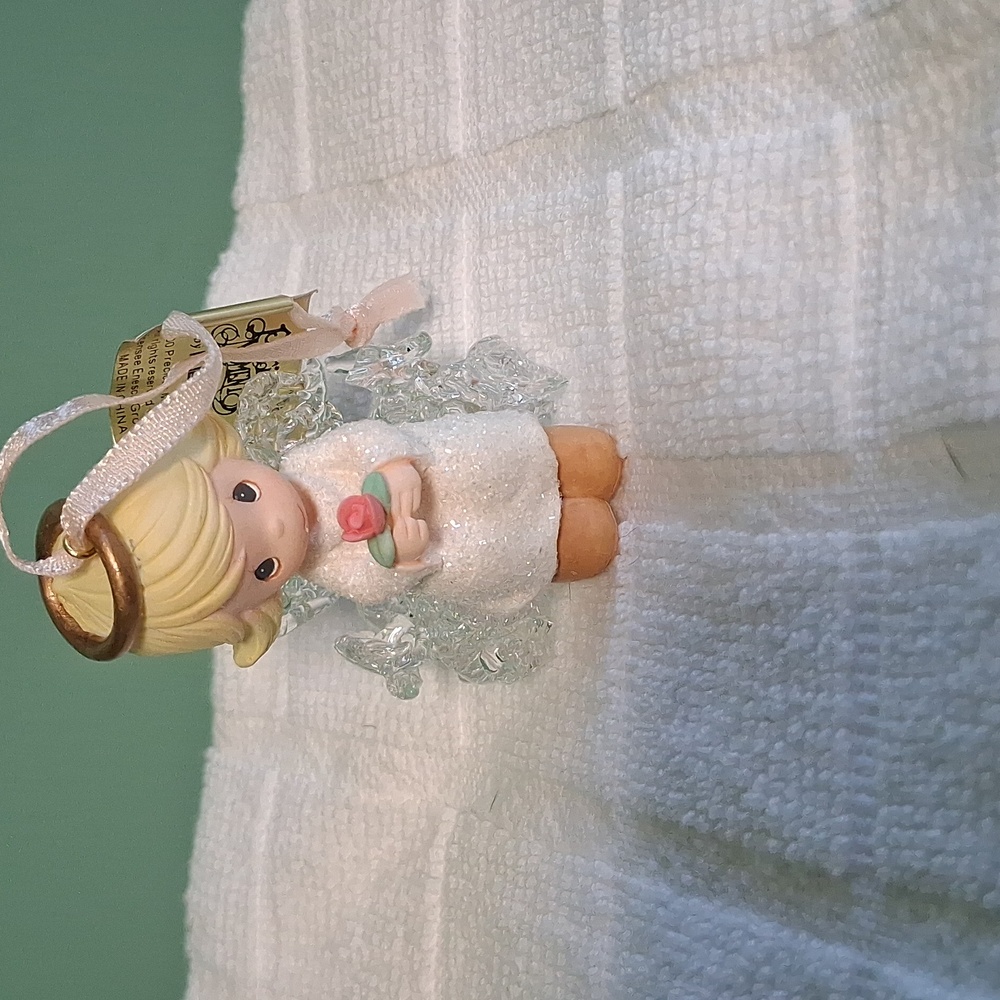 1/ Precious Moments Angel Holding Flowers